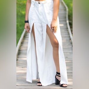 White pants with slit in front of the leg